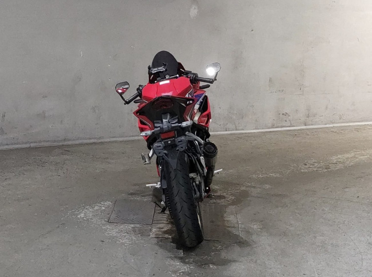 Мотоцикл Honda CBR250RR с пробегом 13885 km