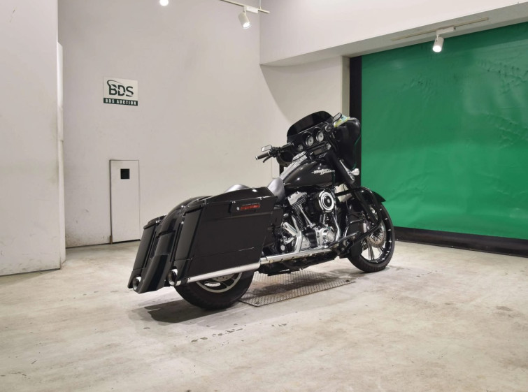 Мотоцикл HD SREET GLIDE FLHX1580 с пробегом 32765 km