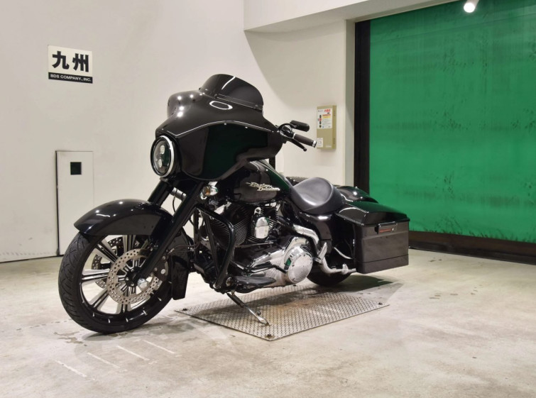 Мотоцикл HD SREET GLIDE FLHX1580 с пробегом 32765 km