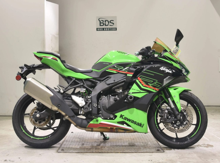 Мотоцикл Kawasaki ZX-4RR с пробегом 9615 km