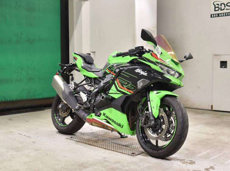 Мотоцикл Kawasaki ZX-4RR с пробегом 9615 km