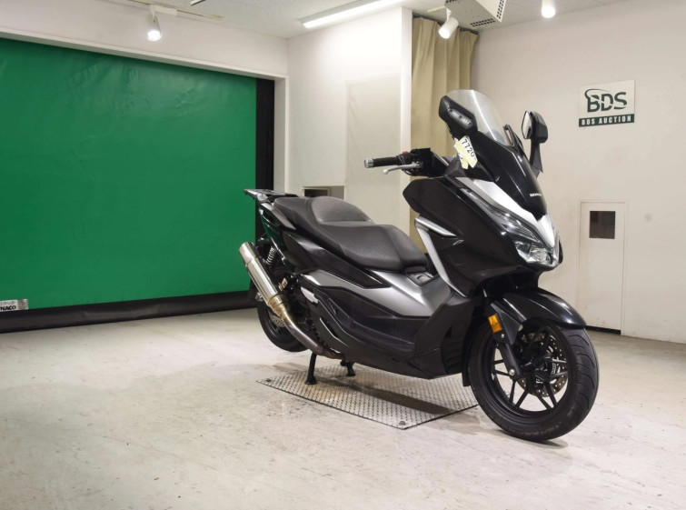 Мотоцикл Honda FORZA з пробігом 11579 km