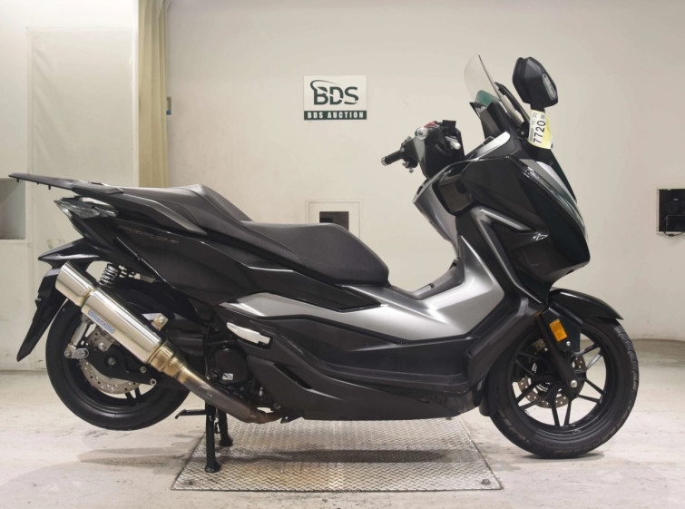 Мотоцикл Honda FORZA з пробігом 11579 km