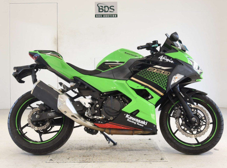 Мотоцикл Kawasaki NINJA250R с пробегом 8076 km