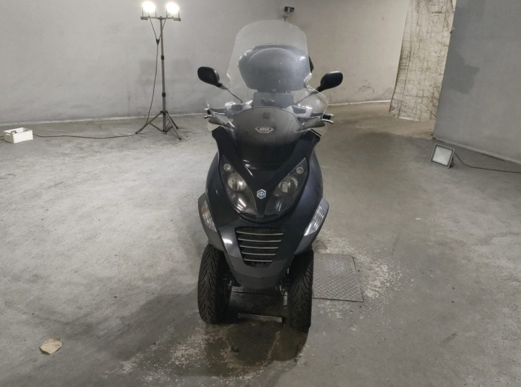 Мотоцикл Piaggio PEERAGE MP3 250RL з пробігом 19817 km