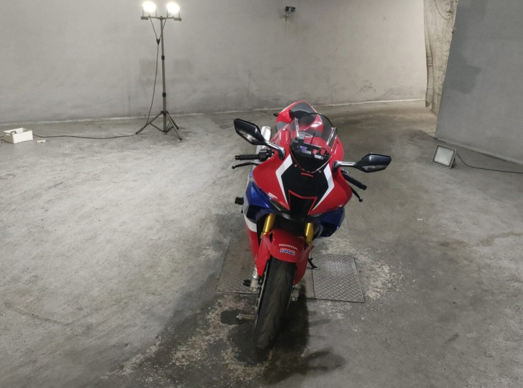Мотоцикл Honda CBR1000RR SP с пробегом 15847 km