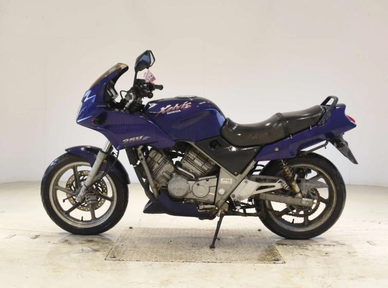 Мотоцикл Honda VT250F XELVIS с пробегом 15799 km