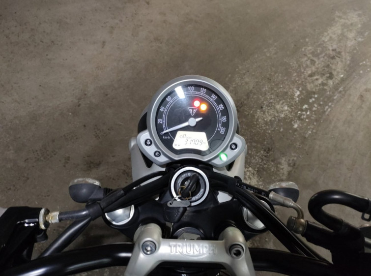 Мотоцикл Triumph STREET TWIN з пробігом 31709 km