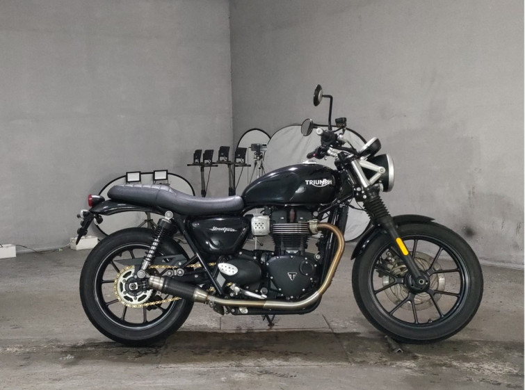 Мотоцикл Triumph STREET TWIN з пробігом 31709 km