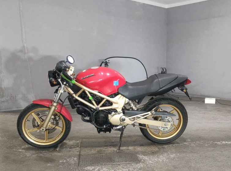 Мотоцикл Honda VTR250 з пробігом 13397 km