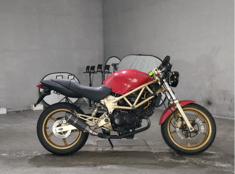 Мотоцикл Honda VTR250 з пробігом 13397 km
