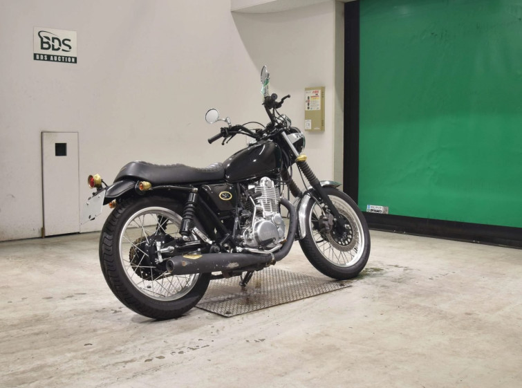 Мотоцикл Yamaha SR400 с пробегом 3850 km