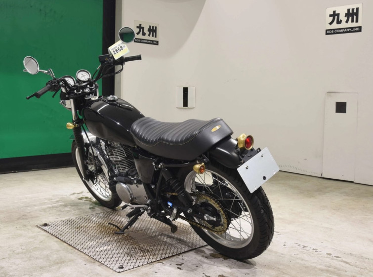 Мотоцикл Yamaha SR400 с пробегом 3850 km