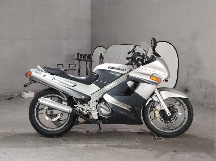 Мотоцикл Kawasaki ZZ-R250 з пробігом 28146 km