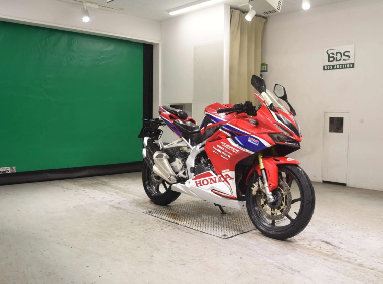 Мотоцикл Honda CBR250RR з пробігом 12941 km