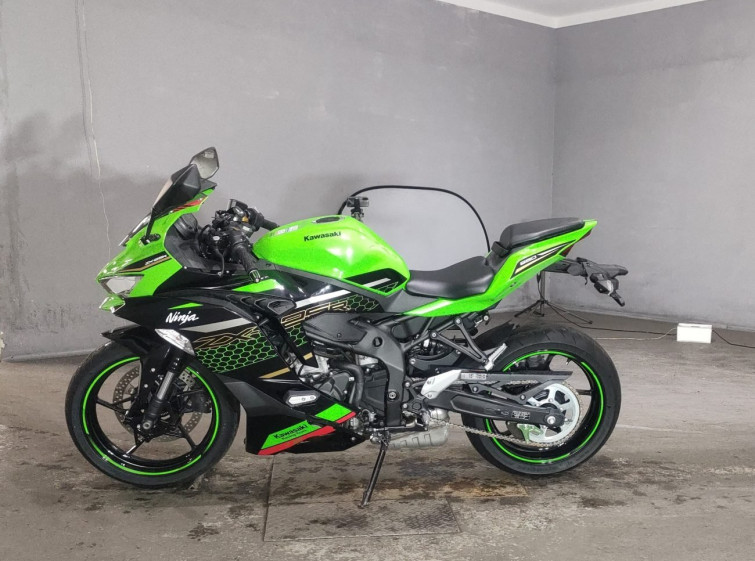 Мотоцикл Kawasaki NINJA ZX-25R KRT с пробегом 2295 km
