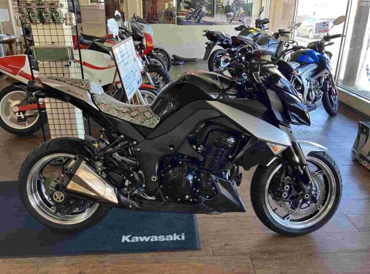 Мотоцикл Kawasaki Z1000 з пробігом 9804 km