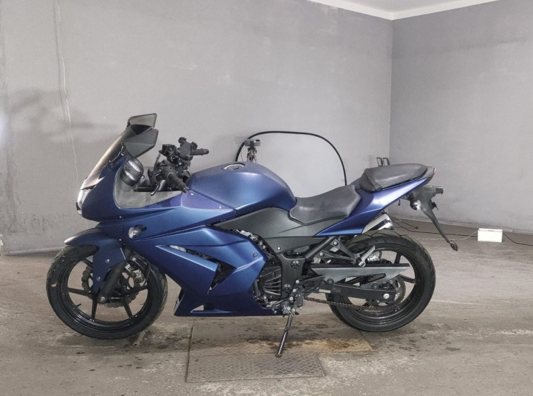 Мотоцикл Kawasaki NINJA250R с пробегом 35210 km