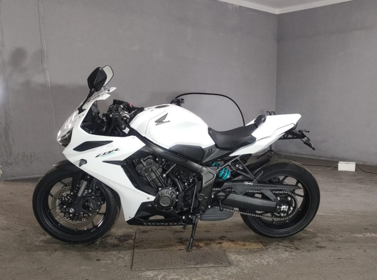 Мотоцикл Honda CBR650R с пробегом 9011 km