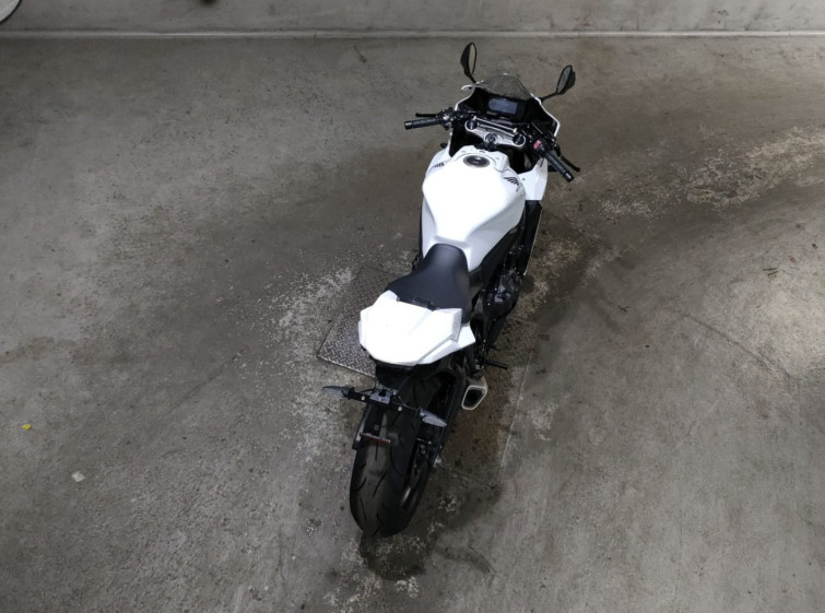 Мотоцикл Honda CBR650R с пробегом 9011 km