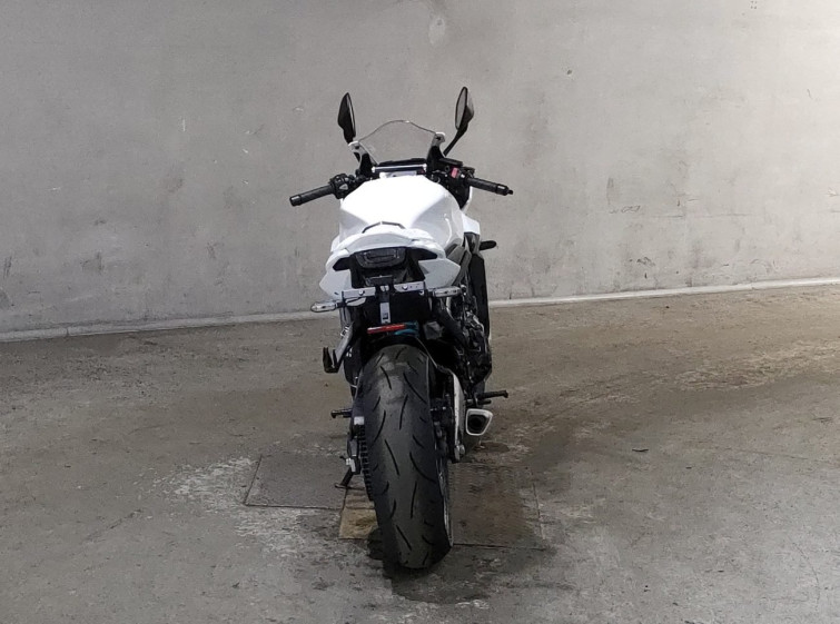 Мотоцикл Honda CBR650R с пробегом 9011 km