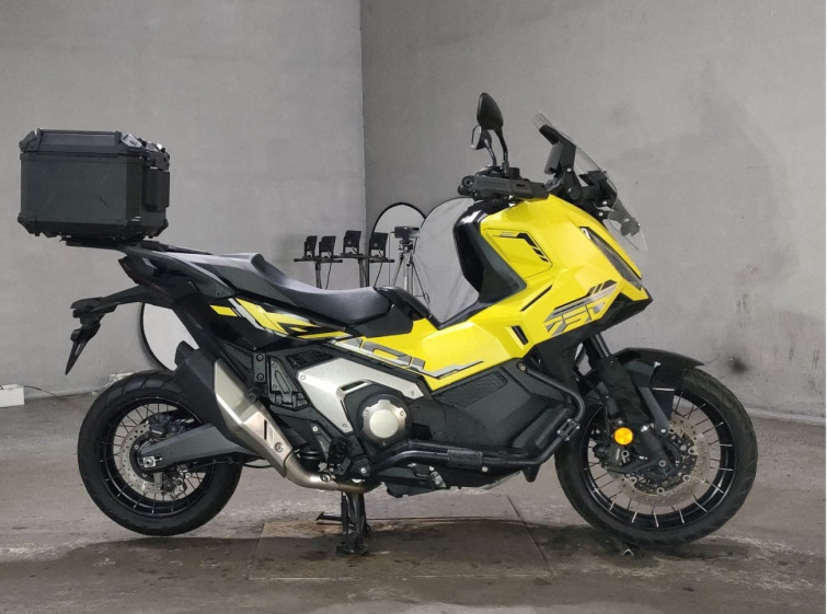 Мотоцикл Honda X-ADV750 з пробігом 5772 km
