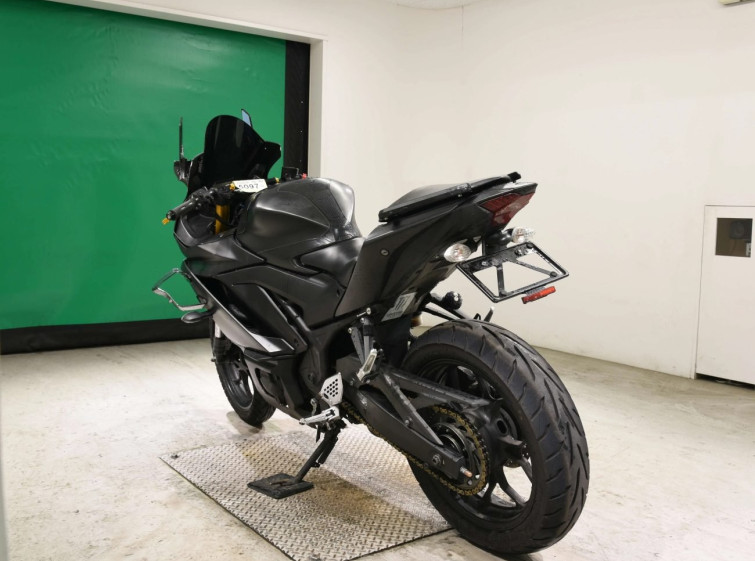 Мотоцикл Yamaha YZF-R25A з пробігом 37484 km