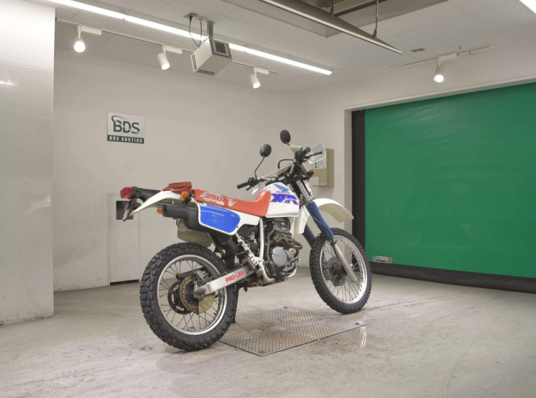 Мотоцикл Honda XLR250R з пробігом 14327 km