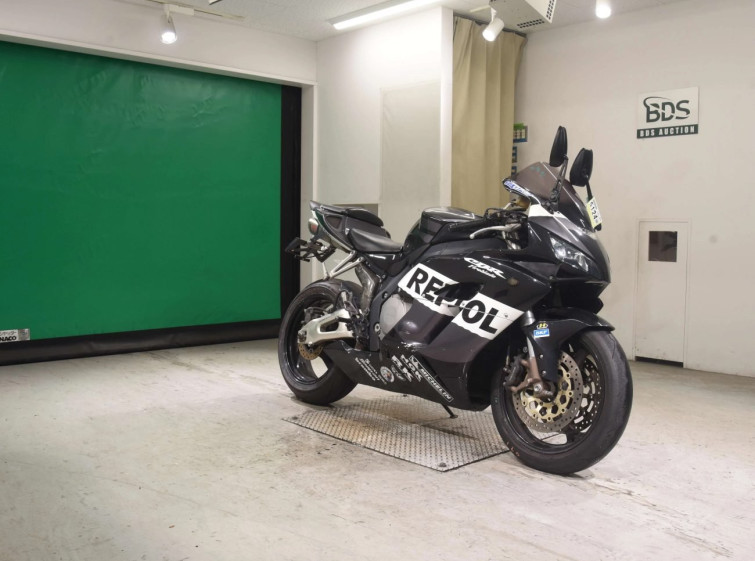 Мотоцикл Honda CBR1000RR с пробегом 65662 km