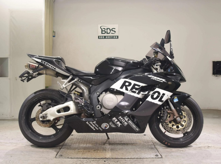 Мотоцикл Honda CBR1000RR с пробегом 65662 km