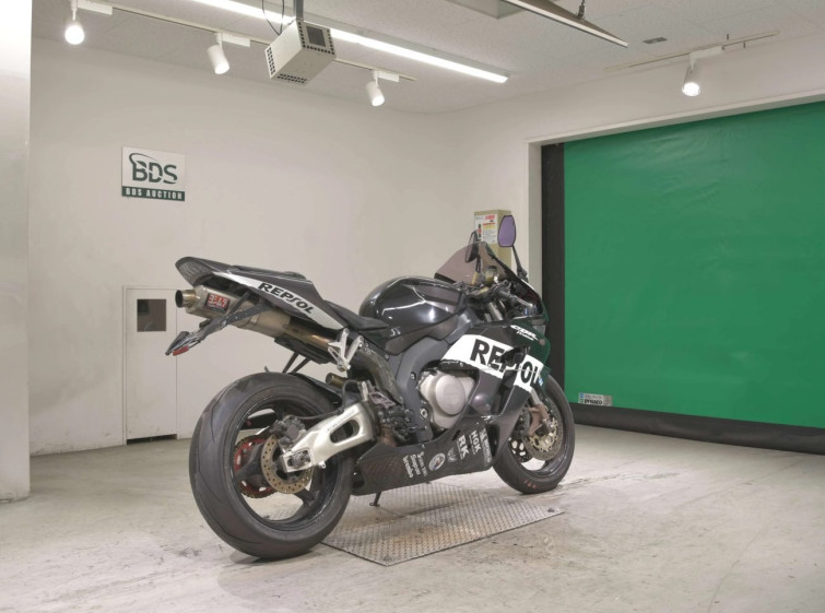 Мотоцикл Honda CBR1000RR с пробегом 65662 km