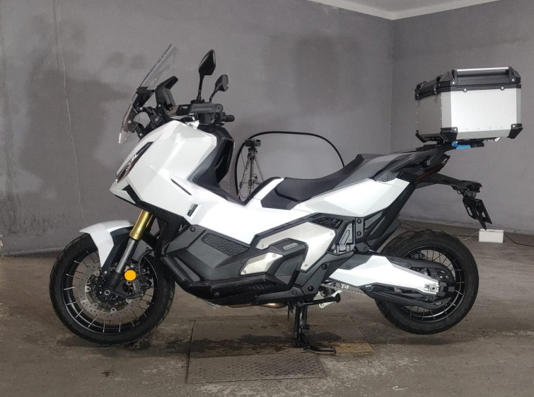 Мотоцикл Honda X-ADV750 з пробігом 3865 km