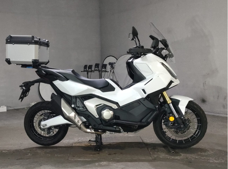Мотоцикл Honda X-ADV750 з пробігом 3865 km