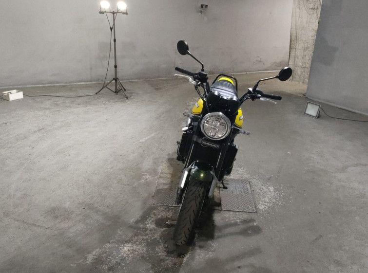 Мотоцикл Kawasaki Z900RS с пробегом 2793 km