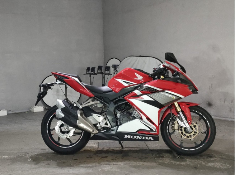 Мотоцикл Honda CBR250RR с пробегом 18943 km