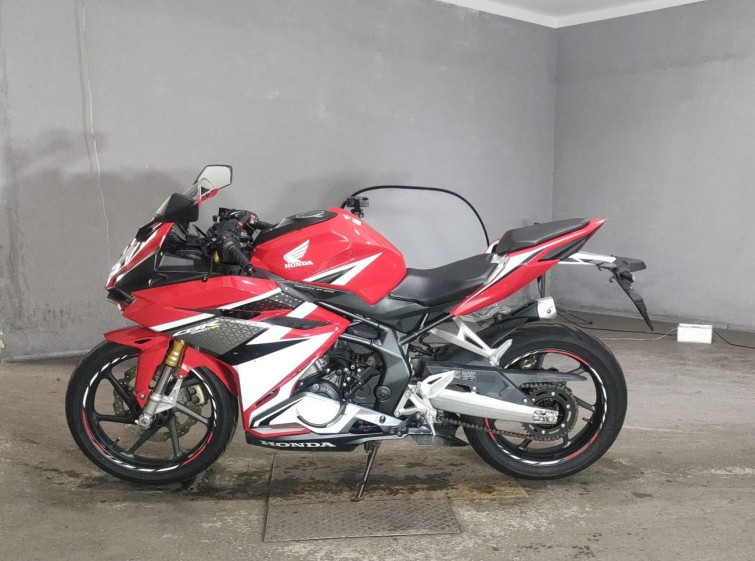 Мотоцикл Honda CBR250RR с пробегом 18943 km