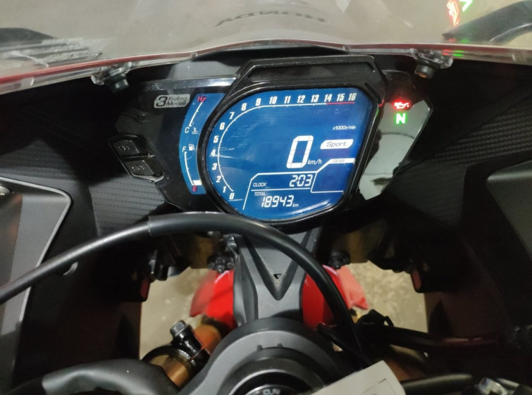 Мотоцикл Honda CBR250RR с пробегом 18943 km