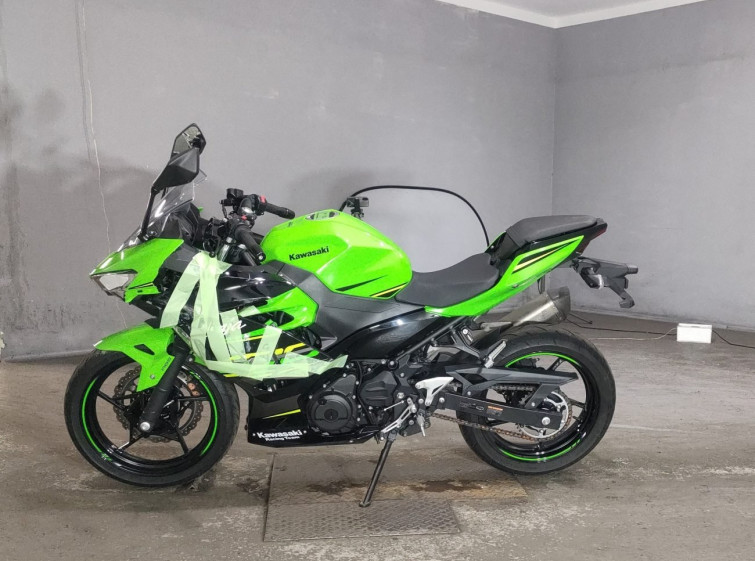 Мотоцикл Kawasaki NINJA400 с пробегом 9785 km