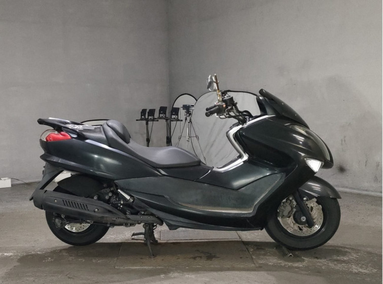 Мотоцикл Yamaha MAJESTY250