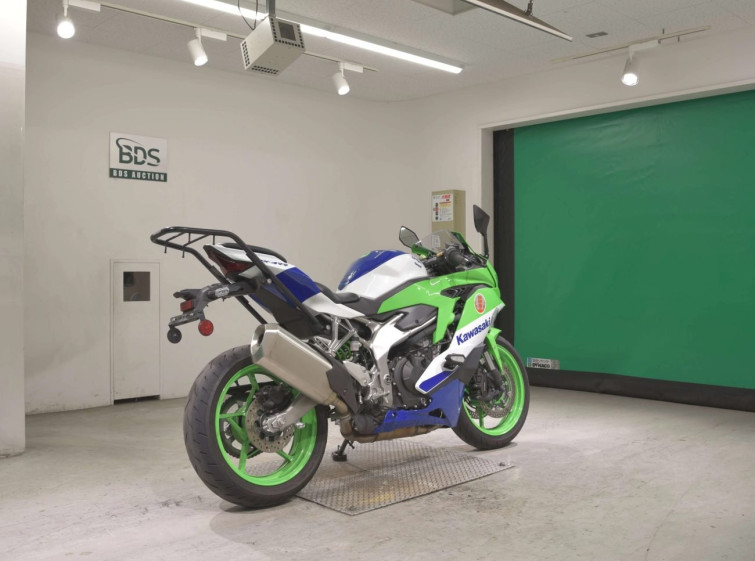 Мотоцикл Kawasaki ZX-4RR с пробегом 7817 km
