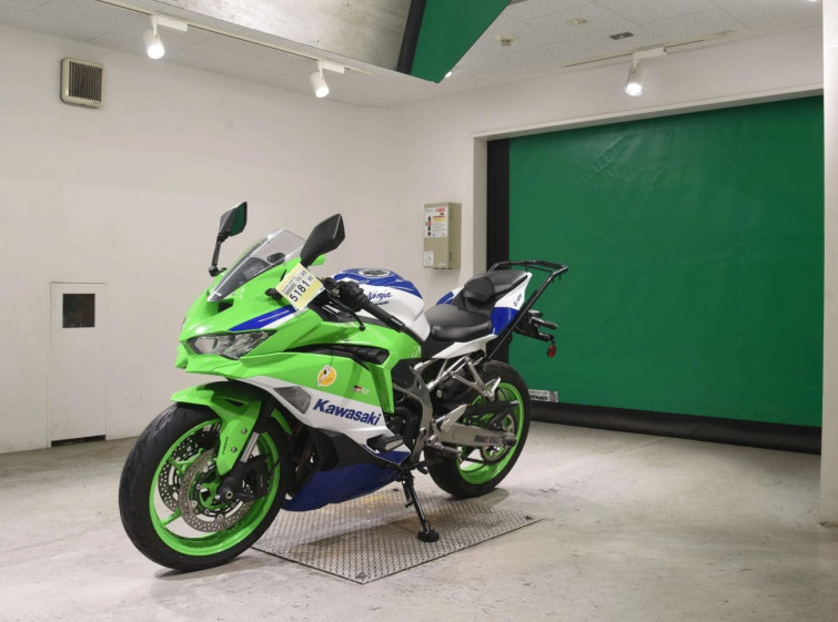 Мотоцикл Kawasaki ZX-4RR с пробегом 7817 km
