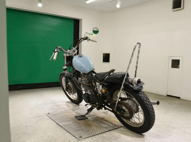 Мотоцикл Yamaha SR400-2 с пробегом 4698 km