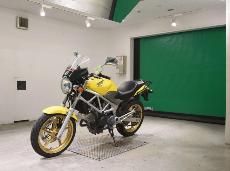 Мотоцикл Honda VTR250 с пробегом 15865 km