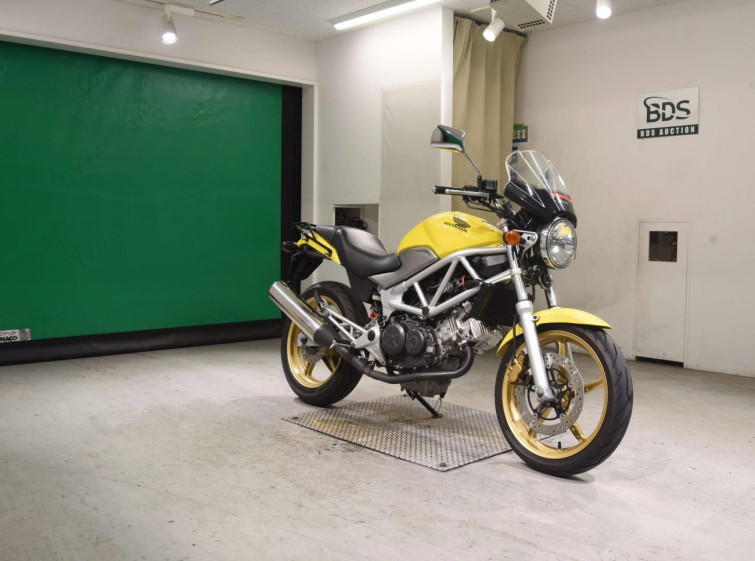 Мотоцикл Honda VTR250 с пробегом 15865 km