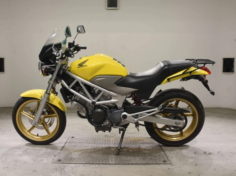 Мотоцикл Honda VTR250 с пробегом 15865 km