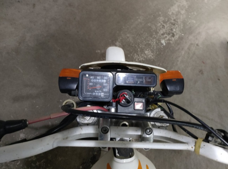 Мотоцикл Honda TLM220R з пробігом 2583 km