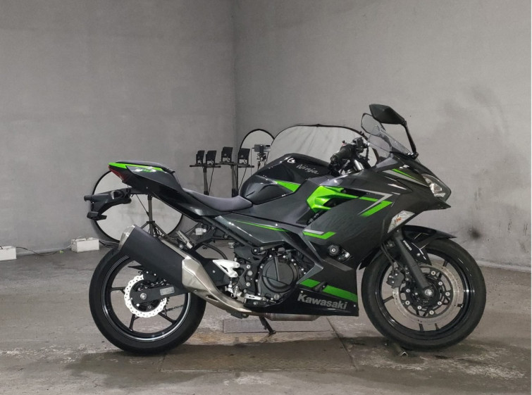 Мотоцикл Kawasaki NINJA400 з пробігом 9227 km