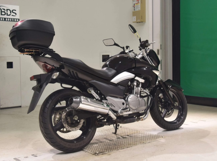 Мотоцикл Suzuki GSR250 з пробігом 16582 km