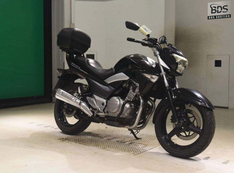 Мотоцикл Suzuki GSR250 з пробігом 16582 km