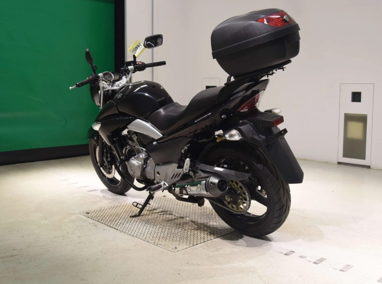 Мотоцикл Suzuki GSR250 з пробігом 16582 km